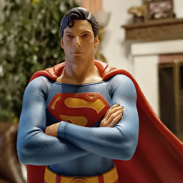 Iron Studios Superman Flag Stand (21b).jpg